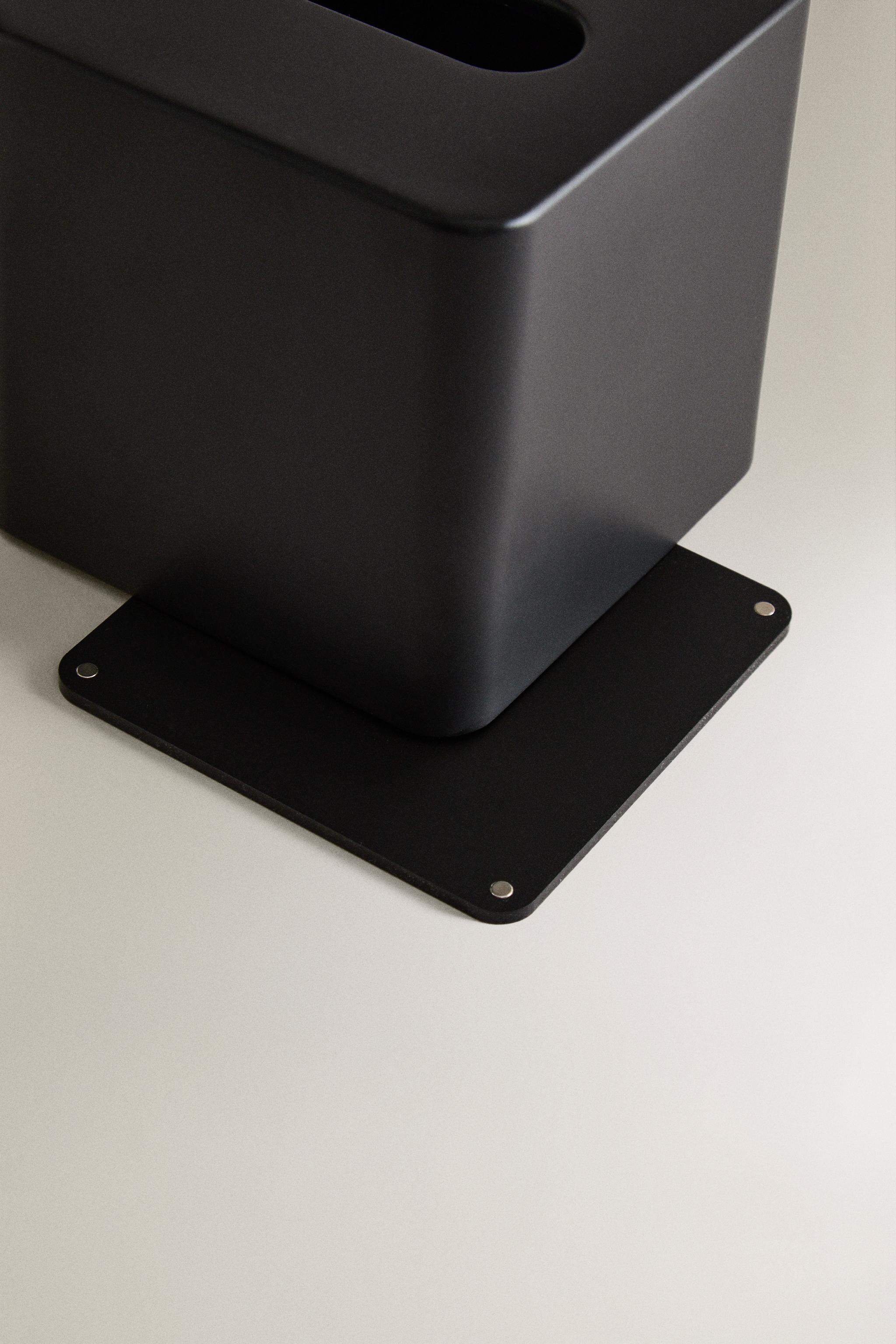 SQUARE RESIN TISSUE BOX